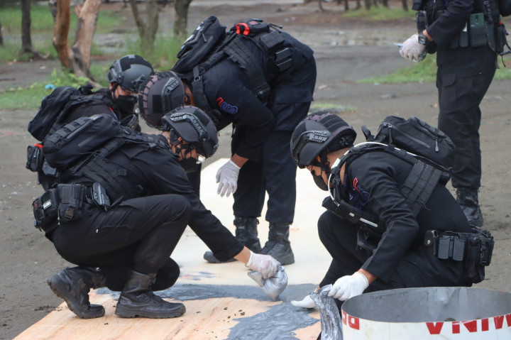 Polres Tegal Kota Musnahkan Ribuan Butir dan Bubuk Petasan