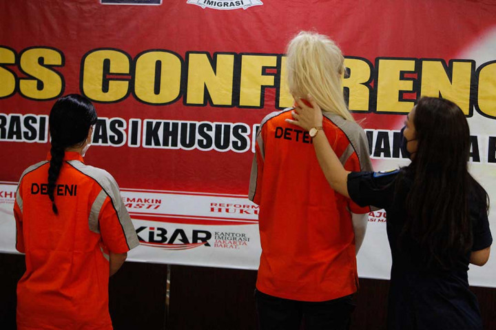 2 WNA Terlibat Prostitusi Ditangkap Petugas Imigrasi Jakbar
