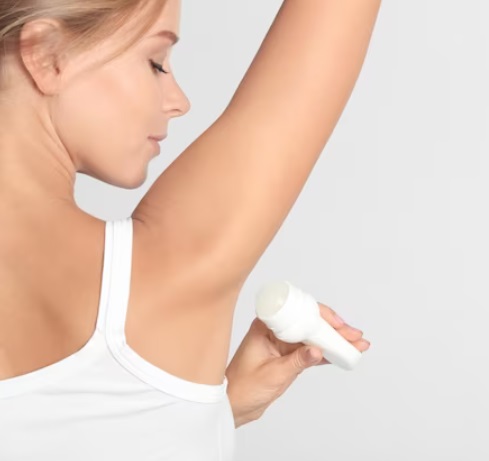 Terlalu Sering Pakai Deodoran Bisa Bikin Ketiak Hitam