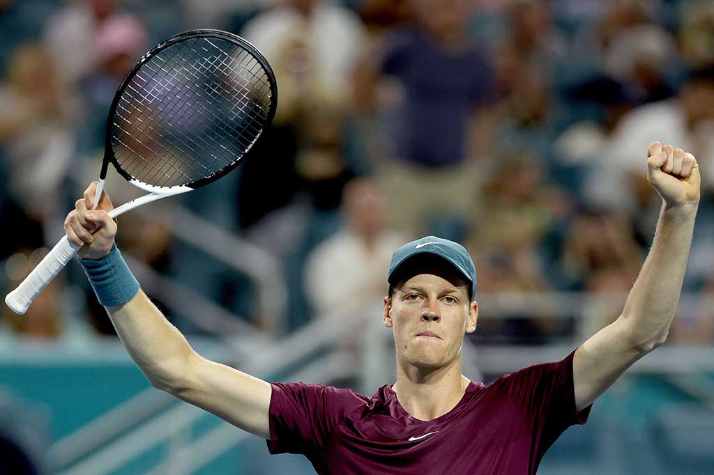 Miami Open Tumbangkan Alcaraz, Sinner Tantang Medvedev di Final