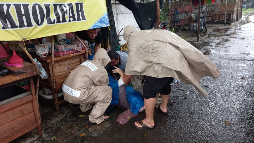 Warung Empal Gentong di Cirebon Disambar Petir, 1 Orang Tewas