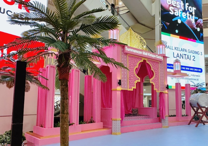 Summarecon Mall Kelapa Gading menghadirkan nuansa Masjid Pink yang menunjukan simbol kedamaian. Dok. Ist