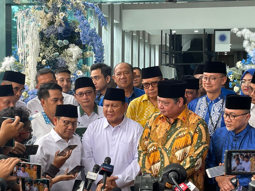 Ketum Golkar Airlangga Hartarto bersama ketum partai lain/Medcom.id/Candra