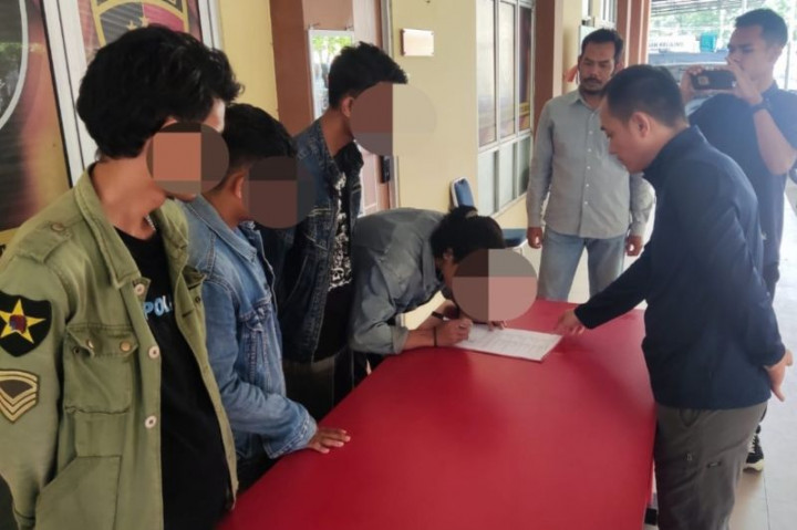 Empat Pelaku Pembakar Foto Presiden Jokowi di Kalimantan Barat Minta Maaf