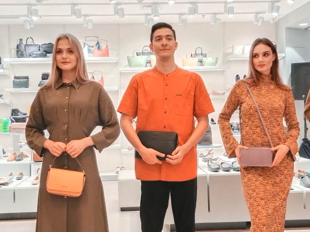 Obermain membuka kembali storenya di PIM 1 yang dihadiri oleh Nicholas Saputra. (Foto: Dok. Obermain)