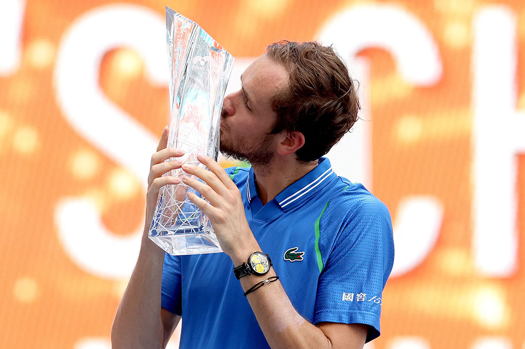 Tenis Medvedev Taklukkan Sinner di Final Miami Open