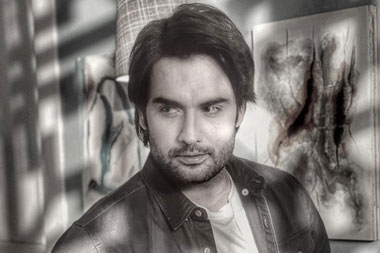 Bintang Bollywood Ini Masuk Islam setelah Temukan Kedamaian Salat 5 Waktu