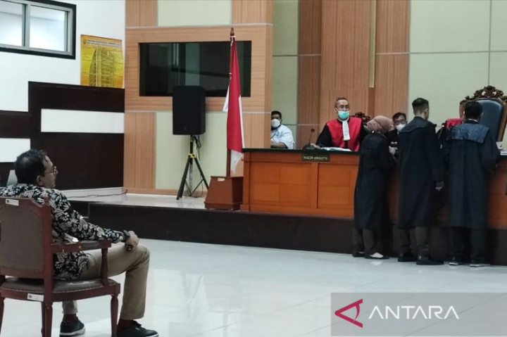 Haris Azhar dan Fatia Jalani Sidang Perdana 'Lord Luhut' di PN Jaktim