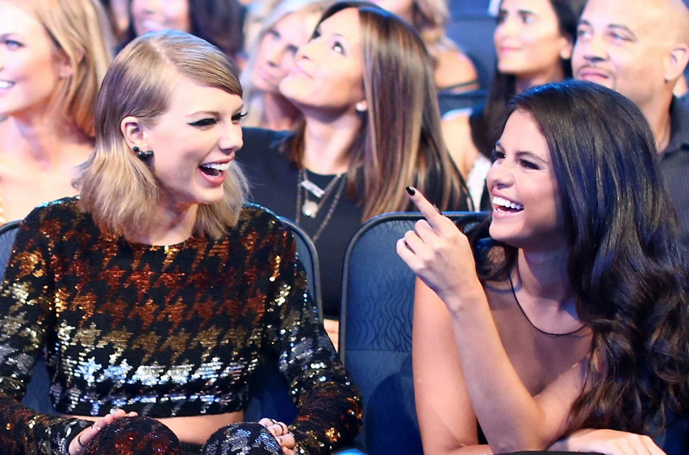 Selena Gomez dan Taylor Swift (Foto: gettyimages)