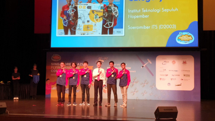 Tim Bayucaraka ITS Borong Juara Kompetisi Mesin Terbang Terbesar di Singapura