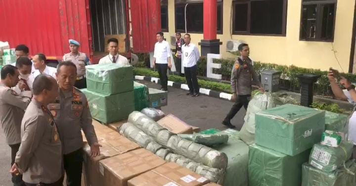 Polrestabes Palembang Gagalkan Pengiriman Barang Impor Ilegal Asal Tiongkok