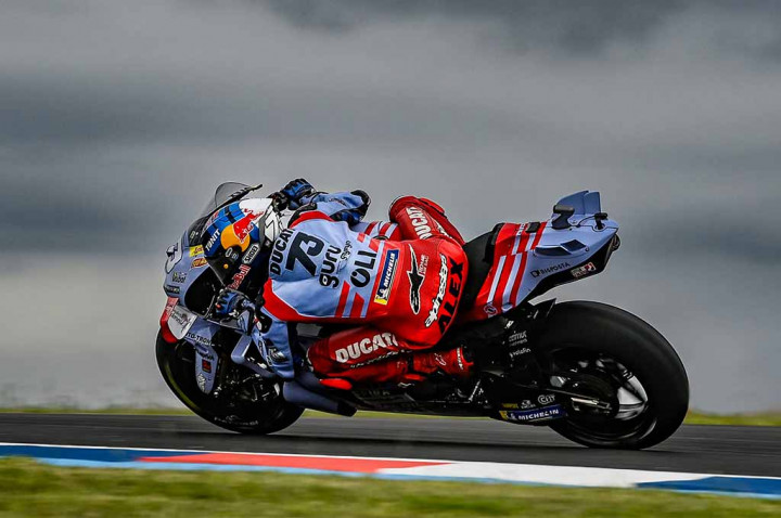 Alex Tampil Epik, Diggia Kontradiktif Soal Elektronik