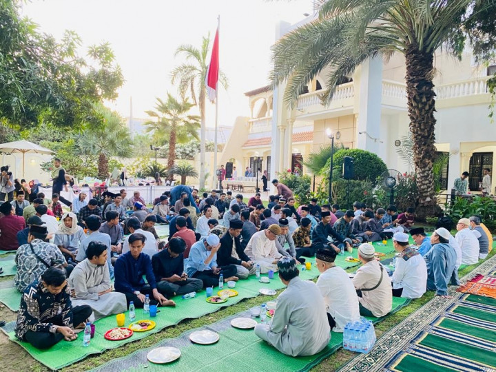 WNI Kembali Hadiri Buka Puasa Bersama dan Salat Tarawih di KBRI Khartoum