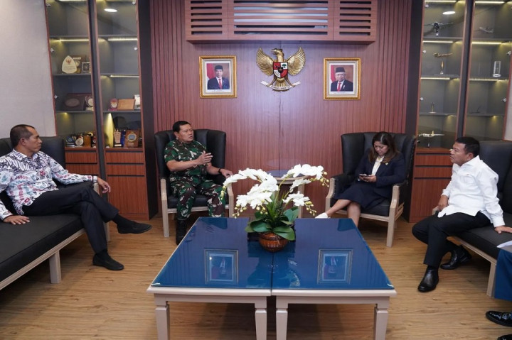 Panglima TNI dan Wamenhan Hadiri Rapat Kerja di DPR