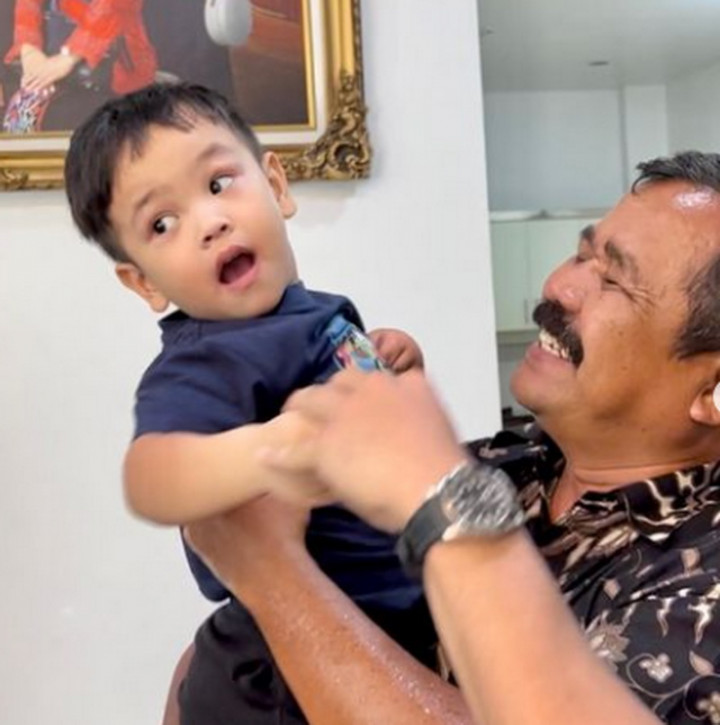 Momen Haru Gala Sky Bertemu Pak Ansori, Penolong saat Kecelakaan Maut Vanessa Angel