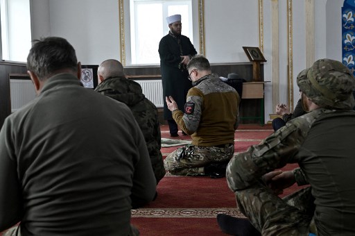 Prajurit Muslim Ukraina turut berjuang di tengah perang melawan Rusia. Foto: AFP