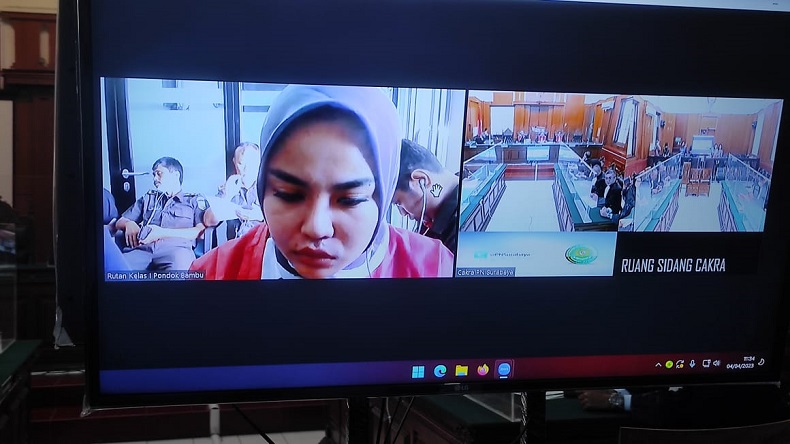 Terdakwa Medina Zein divonis 2 tahun penjara (Foto / Clicks.id)