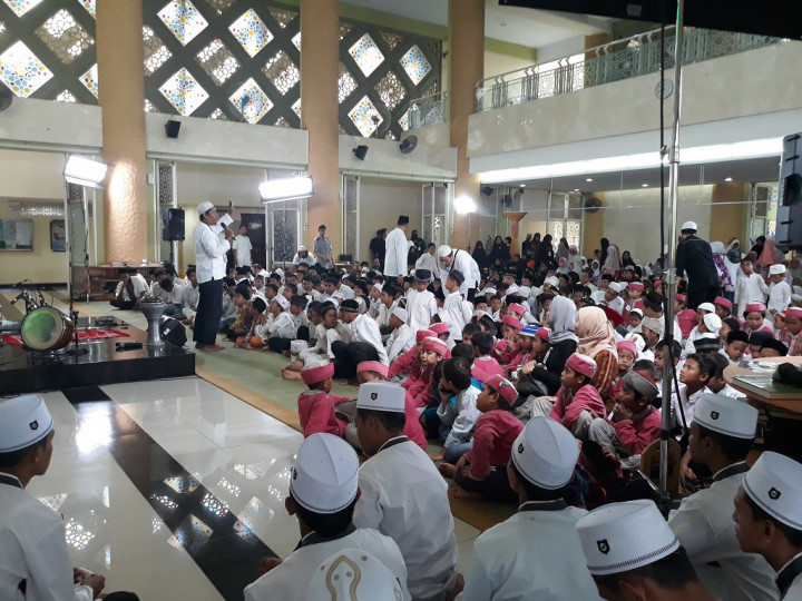 Metro TV Bagikan Santunan 1.500 Anak Yatim