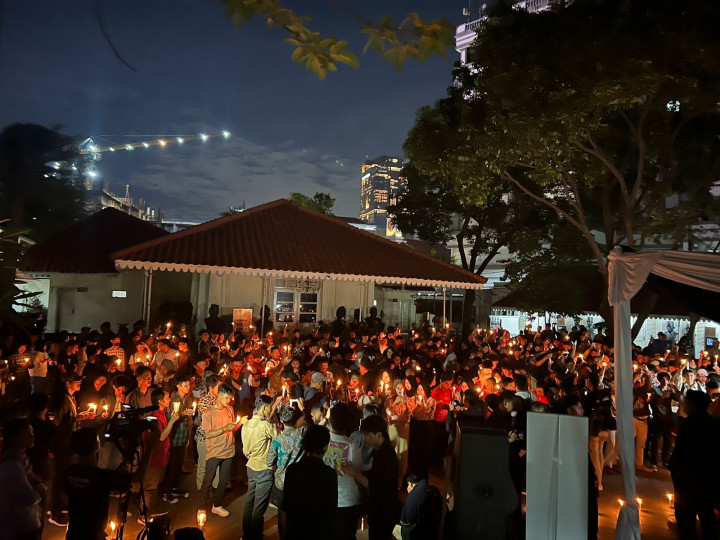 Aksi 1.000 Lilin Suporter Doakan Perjuangan PSSI Lobi FIFA