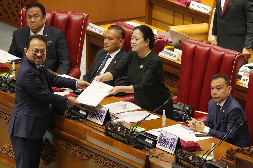 Foto Terpopuler: Perppu Pemilu Disetujui jadi UU hingga Jokowi Terima Dubes PEA