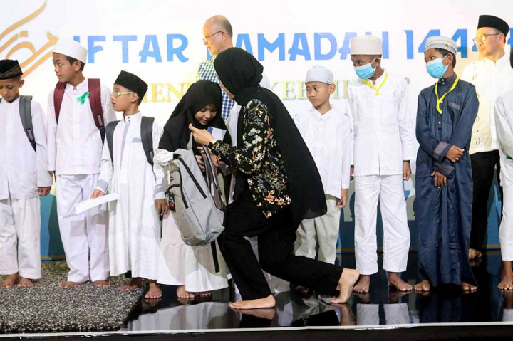 Metro TV Berikan Santunan untuk 1.500 Anak Yatim