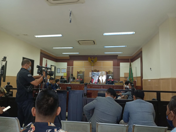 Cemarkan Nama Baik Raja Sapta, Hakim Hukum Tergugat Ajukan Permintaan Maaf