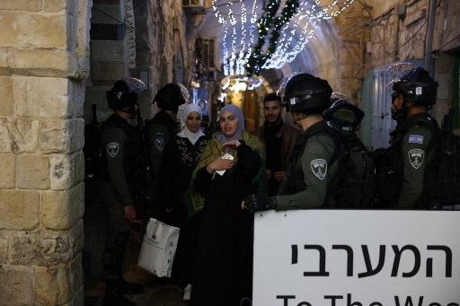 Kerusuhan di Masjid Al-Aqsa Meluas, Polisi Bentrok dengan Warga Arab Israel