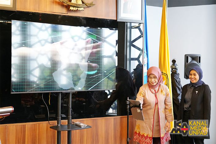 Rektor Unpad, Rina Indiastuti saat membbuka kantor Unpad di Jakarta. Foto: Dok. Unpad