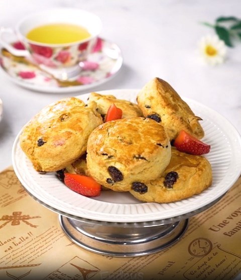 Resep roti Inggris, raisin scones ini jodohnya teh hangat. (Foto: Dok. Endeus TV)