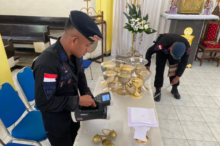 Tim Jibom Sterilkan Sejumlah Gereja di Kupang jelang Paskah