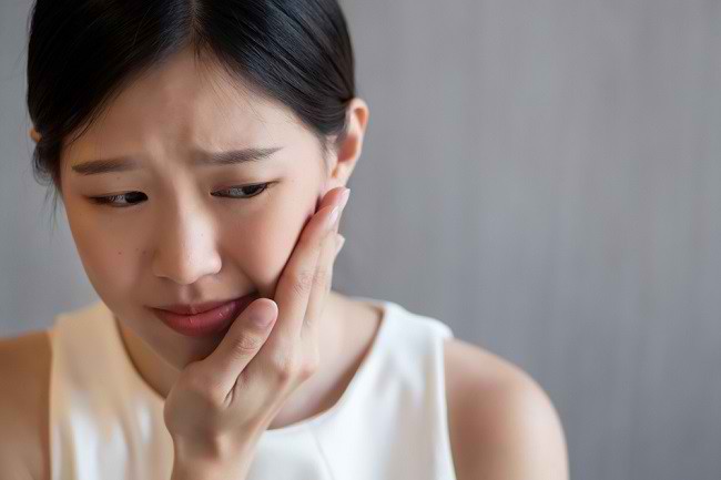  Cara Pengobatan Alami untuk Gusi Bengkak dan Nyeri. Foto: Alodokter