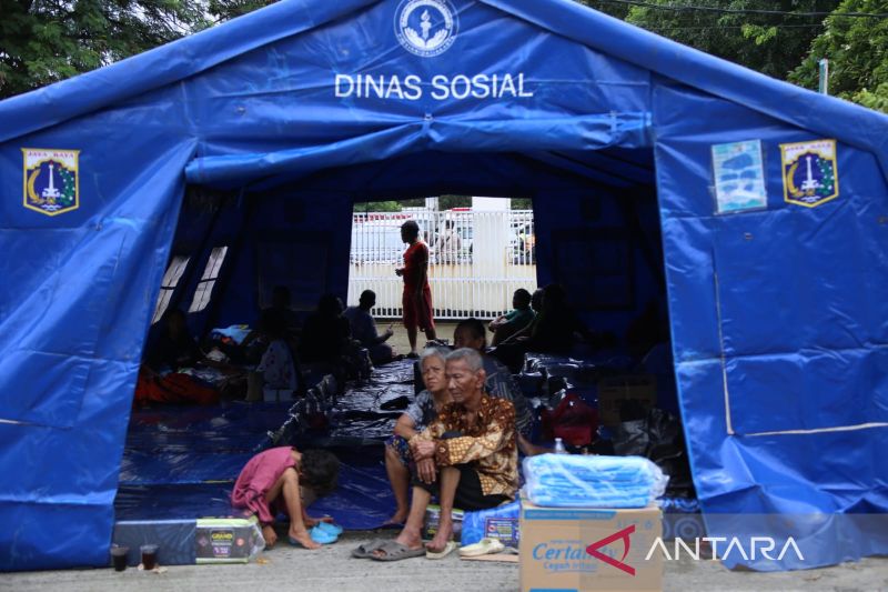 BPBD-Dinsos Jakarta Salurkan Bantuan Korban Kebakaran Pesing