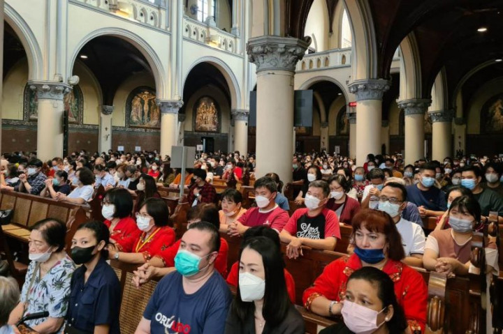 Jumat Agung, Ribuan Umat Penuhi Gereja Katedral Jakarta