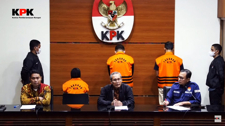 Bupati Kepulauan Meranti Jadi Tersangka dan Langsung Ditahan