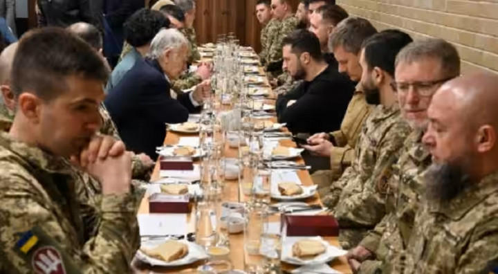 Bukber dengan Tentara Muslim Ukraina, Zelensky: Tradisi Penghormatan Baru