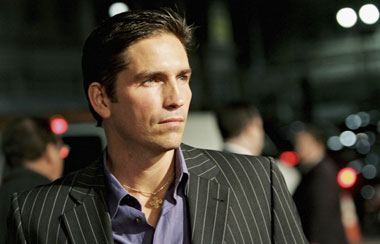 Cerita Aktor Jim Caviezel Tersambar Petir saat Perankan Yesus