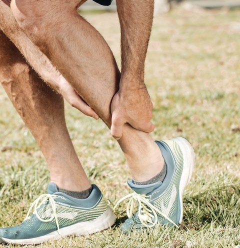 6 Pengobatan Rumahan untuk Atasi Lutut Bengkak Akibat Asam Urat