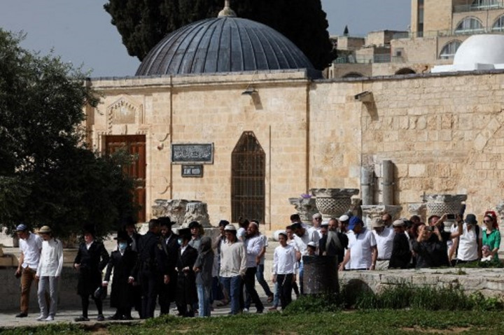 Parah! Ratusan Pemukim Israel 'Invasi' Halaman Masjid Al-Aqsa