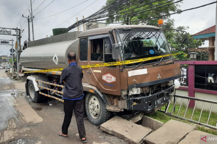 Truk Tangki Seruduk Pesepeda Motor di Balaraja Tangerang, 3 Orang Tewas