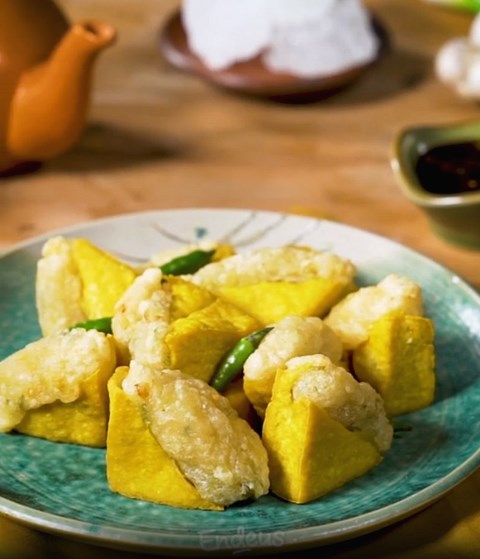 Buka puasa pasti mantap dengan tahu isi aci dan keju. Gurih nyoy deh rasanya! (Foto: Dok. Endeus TV)