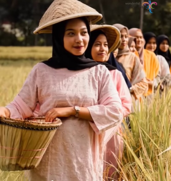 Fashion Saisuak di Pematang Sawah, Cara Unik Warga Kubu Gadang Lestarikan Baju Nenek