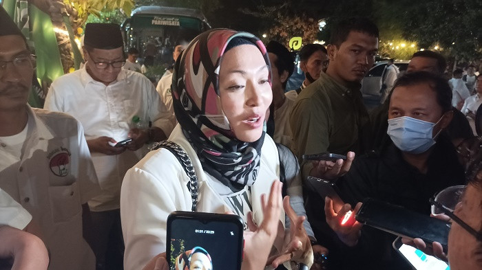 Angelina Sondakh Ikut Menyambut Anas Urbaningrum