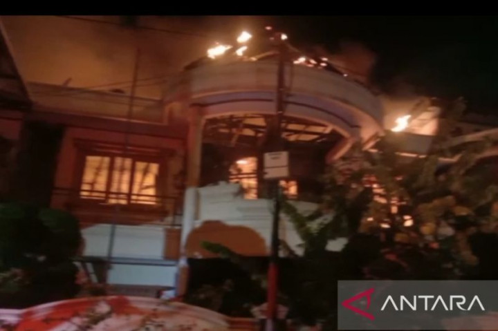 Rumah Mewah di Buaran Regency Jakarta Timur Terbakar
