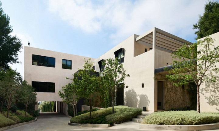 Sudah Putus, Kylie Jenner dan Travis Scott Akhirnya Jual Rumah Rp296 Miliar