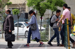 Nekat! Puluhan Perempuan Iran Unggah Foto Tanpa Hijab, Hukuman Menanti