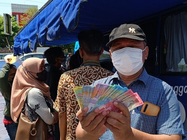 Warga Membeludak, Penukaran Uang Baru di Gresik Berakhir Ricuh