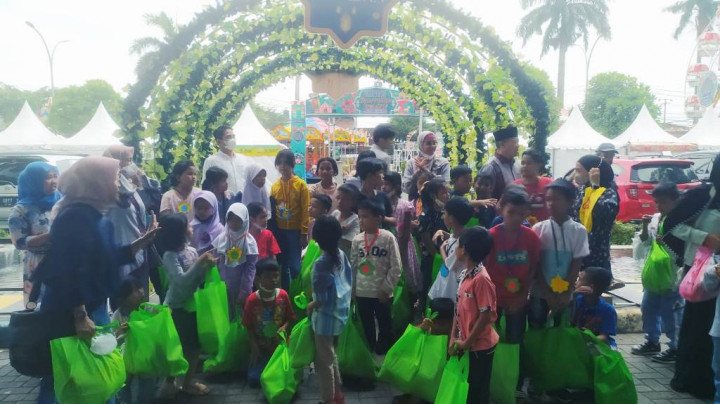 Giat Belajar, 38 Anak TBM Bukit Duri Bercerita Dapat Hadiah Lebaran