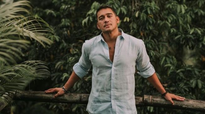 Oscar dan Mario Lawalata Kompak Tak Hadiri Pemakaman Ayah, Ucapan Keluarga Bikin Haru