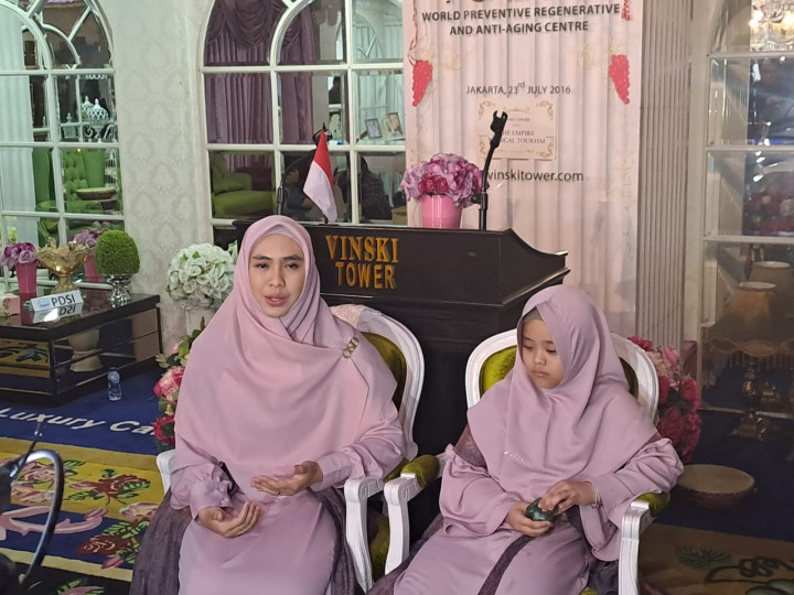 Kembali Lebaran Tanpa Ayah, Oki Setiana Dewi Lakukan Ini Agar Tak Sedih