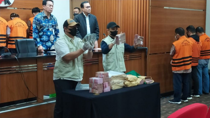 KPK Sita Duit Rp2,823 Miliar dari OTT di Semarang